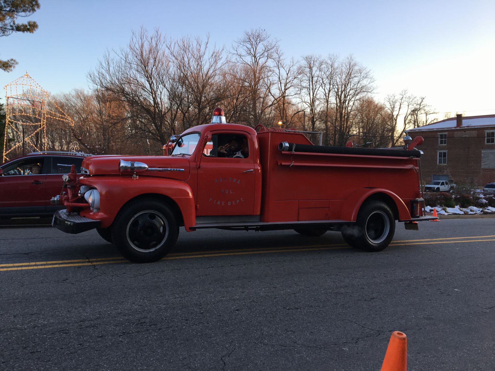 DRB 1211 Parade 17.JPG